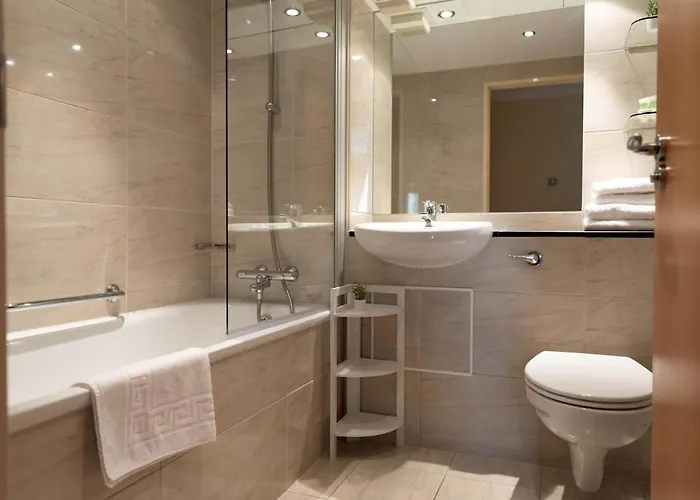 Pass The Keys Lovely 2-bed In Perfect City Location With Parking *