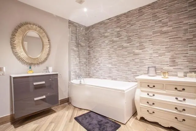 Stylish 2 Bedroom In Park Circus, West End Apartament Glasgow