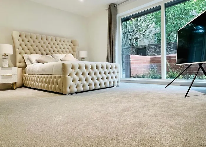 Designer House - Of / 'hillhead' West End G12 - Luxurious & Contemporary Detached House / Terrace / Garden / 'electric Car Charging' Garage Parking ヴィラ グラスゴー