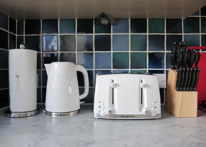 Cozy Off Road 2 Bedroom With Free Wi-fi And Private Parking Apartamento *