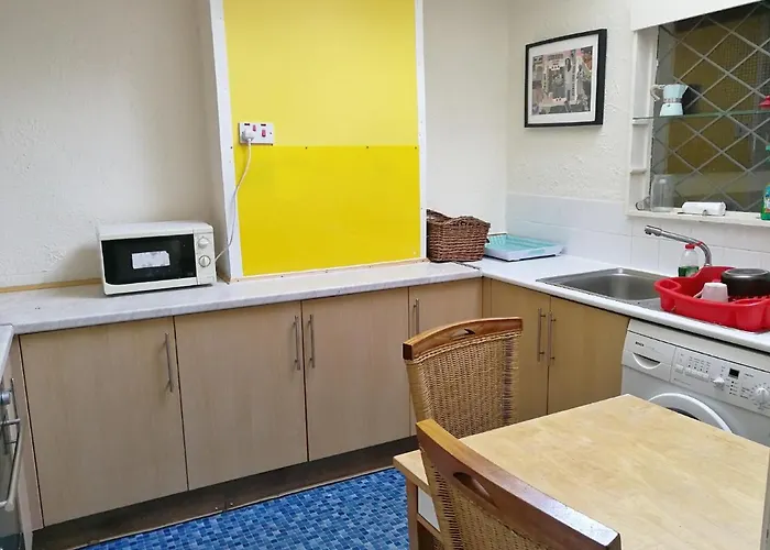 A Double Bedroom Near Centre Not In Great Condition Suitable For Short Глазго