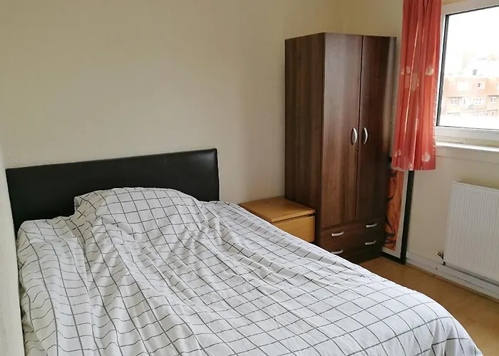A Double Bedroom Near Centre Not In Great Condition Suitable For Short Πανσιόν *