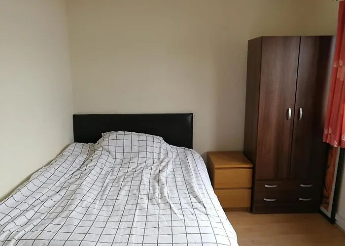 A Double Bedroom Near Centre Not In Great Condition Suitable For Short Πανσιόν Γλασκώβη