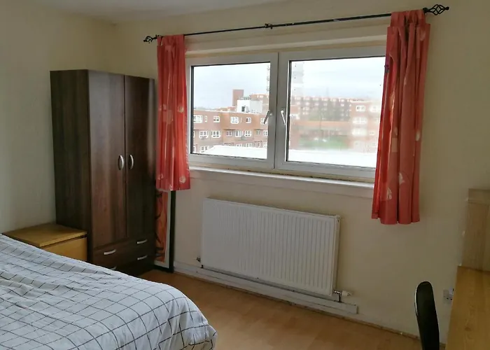 A Double Bedroom Near Centre Not In Great Condition Suitable For Short Глазго