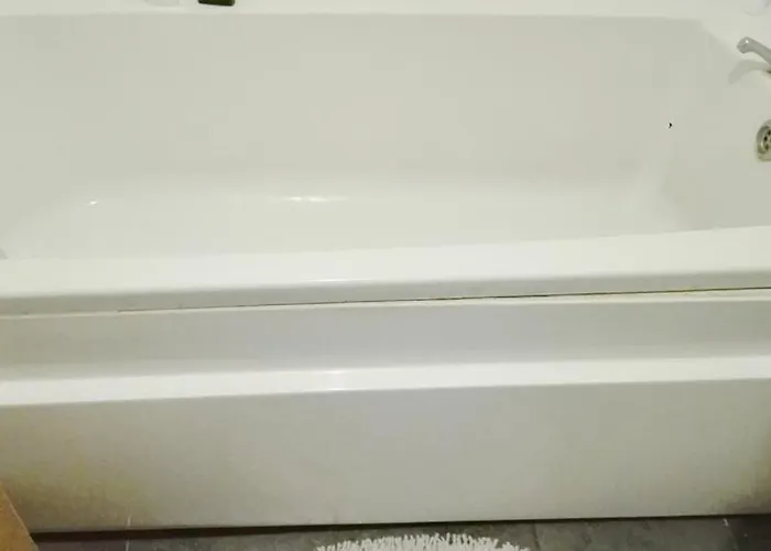 A Double Bedroom Near Centre Not In Great Condition Suitable For Short *