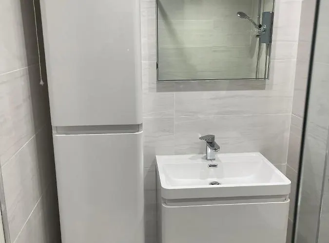 2 Bed Contemporary Free Parking Netflix Sleeps 4 Apartament