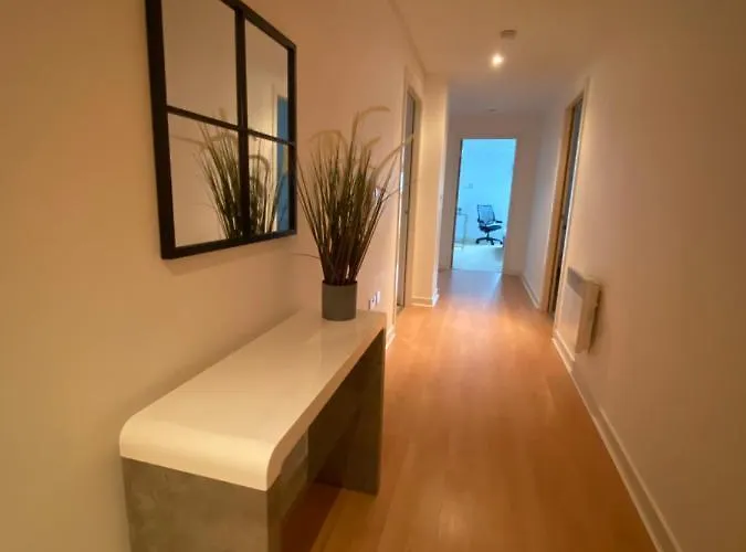 Secc&hydro Beautiful 2br With Free Parking Apartament