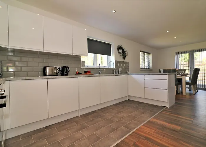 Signature - Railway House 5 Bed *