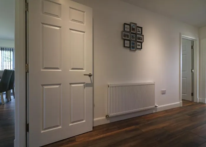 Signature - Railway House 5 Bed Apartment *