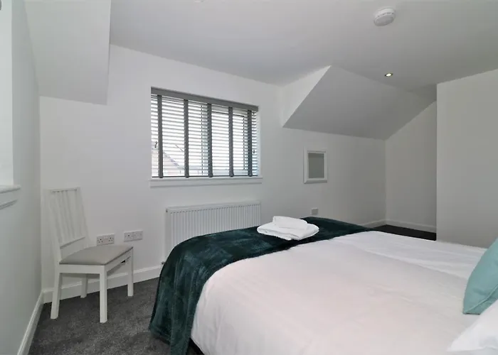 Signature - Railway House 5 Bed Apartment *