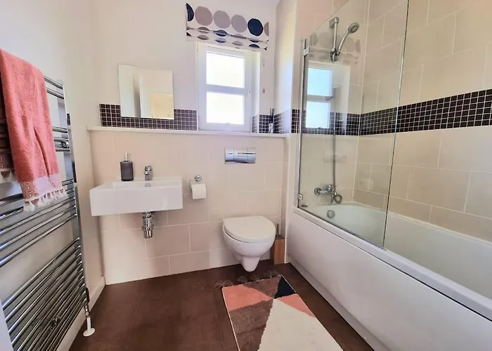 Homely Three Bed In Дом отдыха Глазго