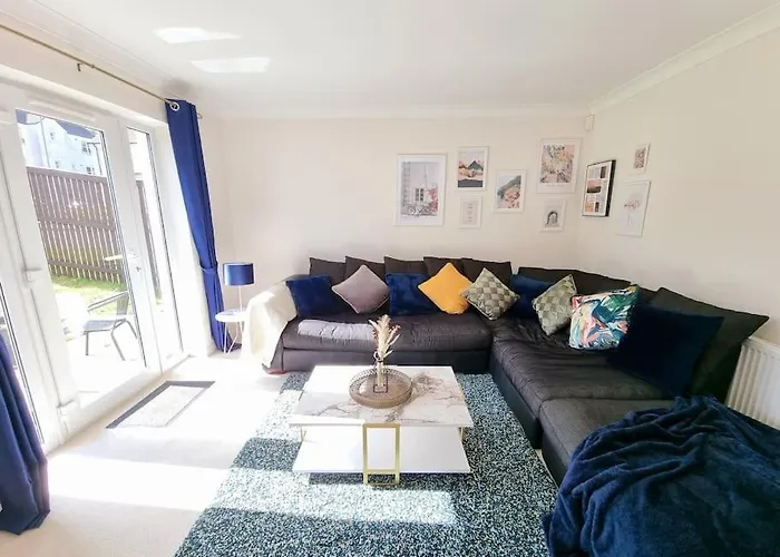 Homely Three Bed In Глазго