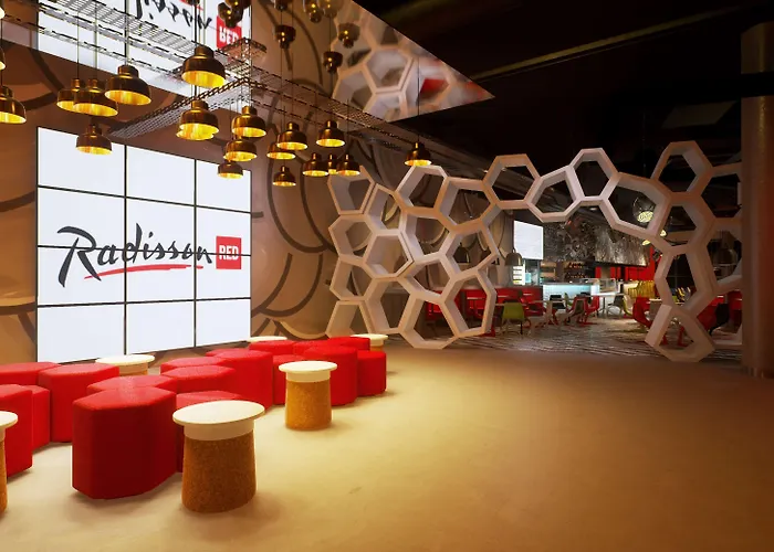 Radisson Red Hotel, Hotell 4*