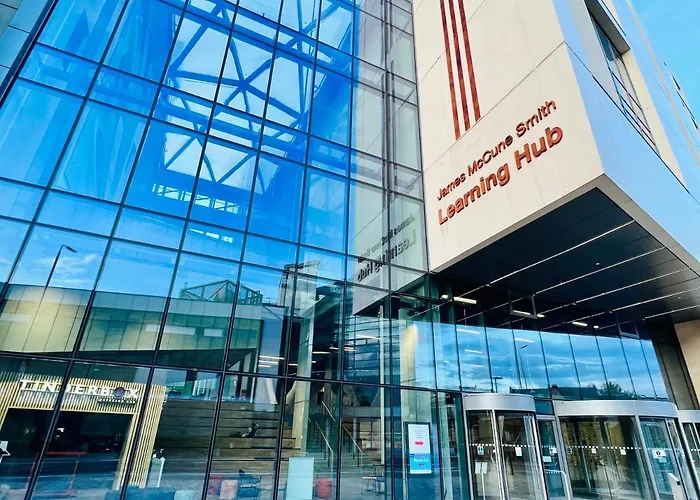 Designer House - Of / 'hillhead' West End G12 - Luxurious & Contemporary Detached House / Terrace / Garden / 'electric Car Charging' Garage Parking ヴィラ グラスゴー