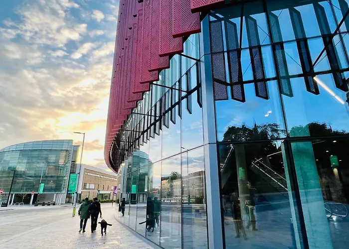 ヴィラ Designer House - Of / 'hillhead' West End G12 - Luxurious & Contemporary Detached House / Terrace / Garden / 'electric Car Charging' Garage Parking