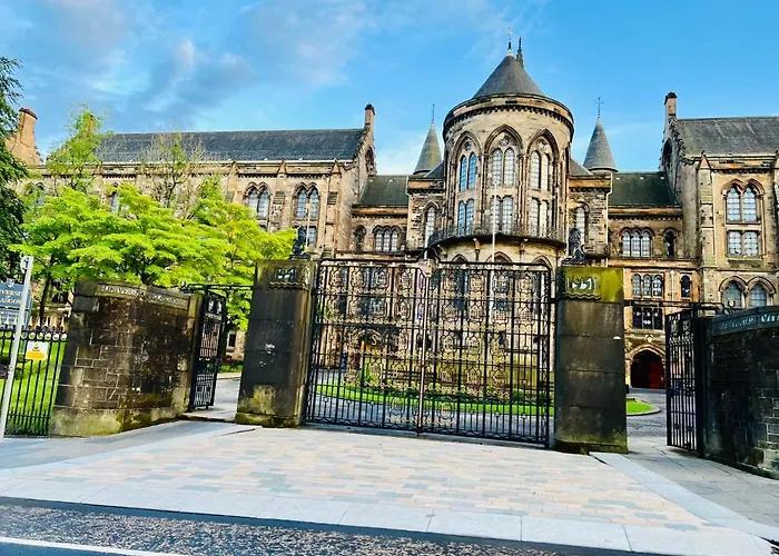 Designer House - Of / 'hillhead' West End G12 - Luxurious & Contemporary Detached House / Terrace / Garden / 'electric Car Charging' Garage Parking グラスゴー