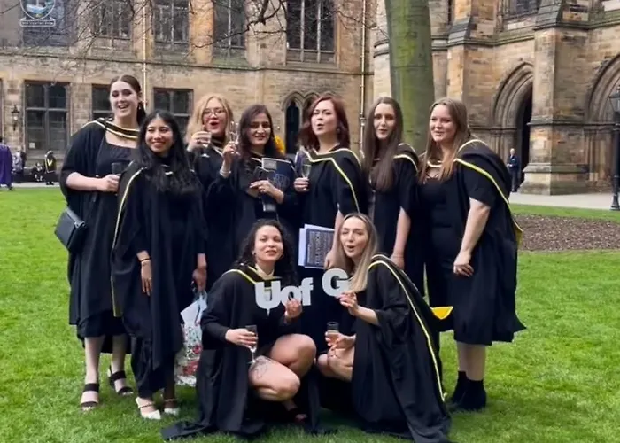 Designer House - Of / 'hillhead' West End G12 - Luxurious & Contemporary Detached House / Terrace / Garden / 'electric Car Charging' Garage Parking