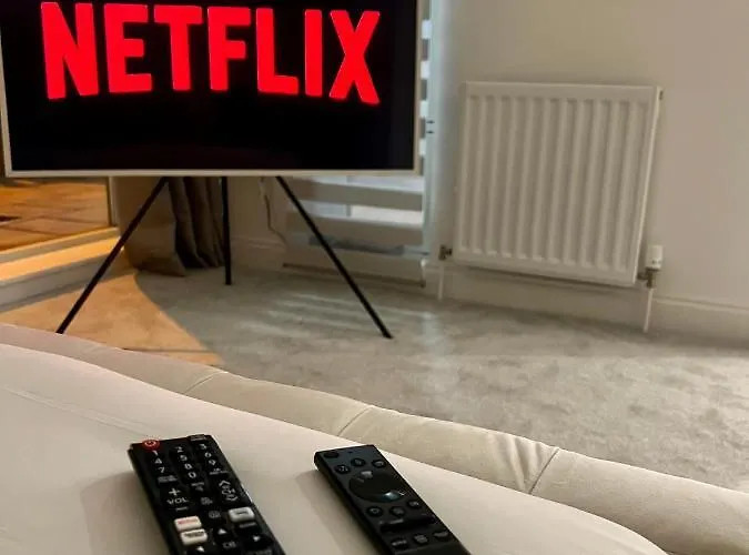 Designer House - Of / 'hillhead' West End G12 - Luxurious & Contemporary Detached House / Terrace / Garden / 'electric Car Charging' Garage Parking * グラスゴー