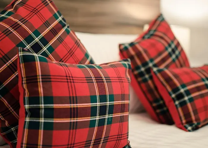 Royal West End فندق 3*