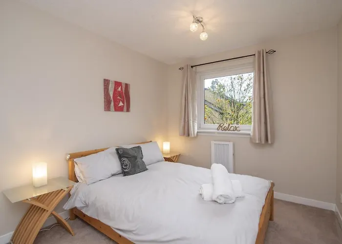 The Kelvin - Peaceful West End River View *