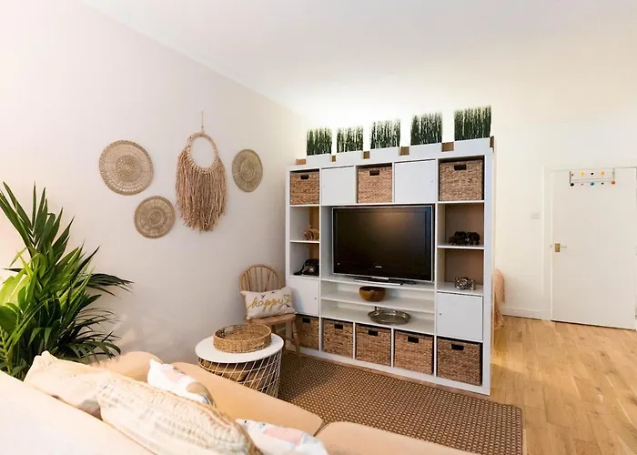 West End Kelvingrove Park Museum - Pass The Keys *