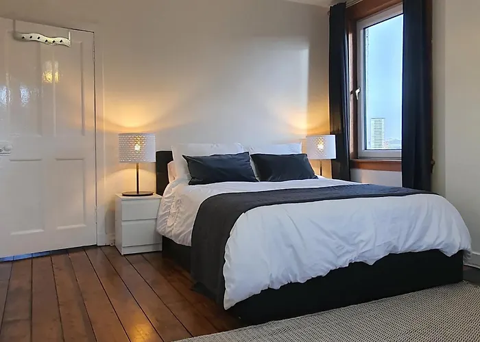 Apartman Large 3 Bed West End Free Parking & Electric Vehicle Point *