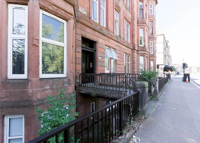 West End Kelvingrove Park Museum - Pass The Keys *