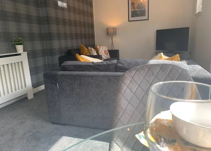 Modern 2 Bedroom Flat With Free Parking In Cambuslang, Appartement *