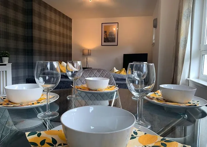 Modern 2 Bedroom Flat With Free Parking In Cambuslang, غلاسغو