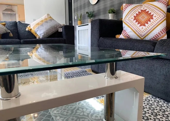 Modern 2 Bedroom Flat With Free Parking In Cambuslang, * غلاسغو