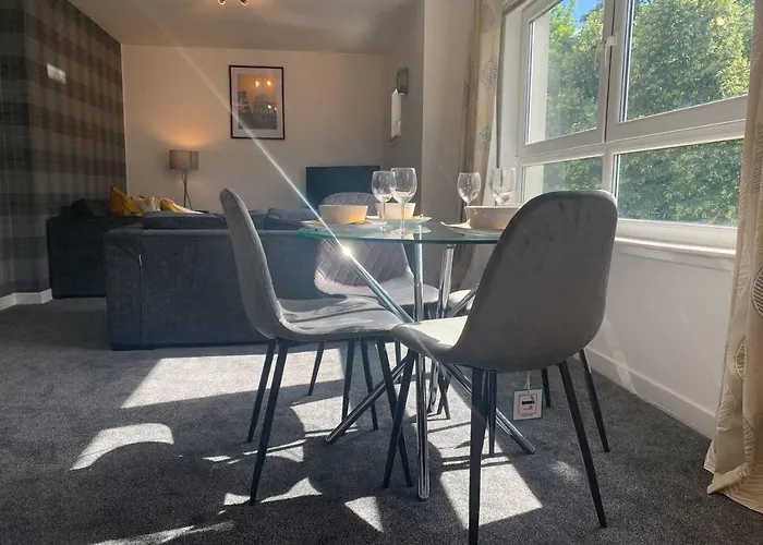 Modern 2 Bedroom Flat With Free Parking In Cambuslang, * Glasgow