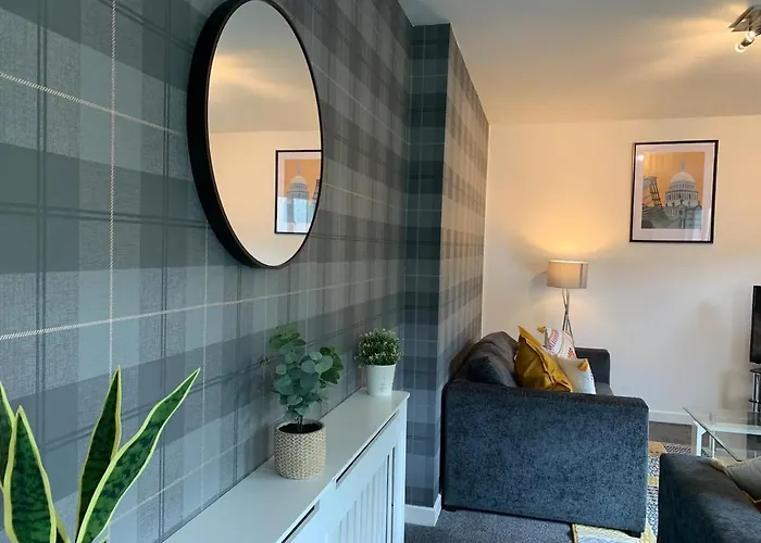 Modern 2 Bedroom Flat With Free Parking In Cambuslang, * Glasgow