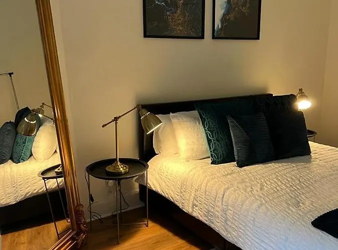 Apartamento Victorian 3 Bedroom Main Door Flat, King Size Beds , Large *