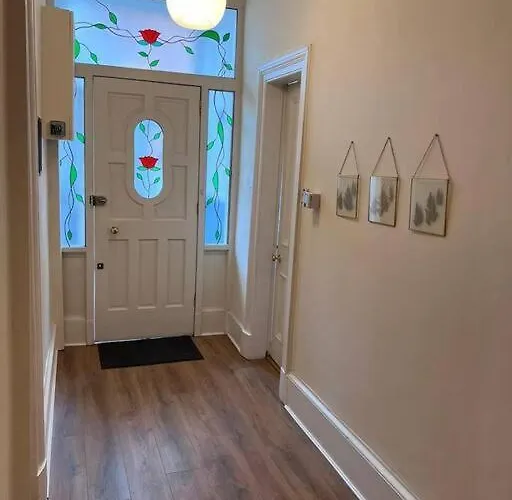 Victorian 3 Bedroom Main Door Flat, King Size Beds , Large Apartamento *