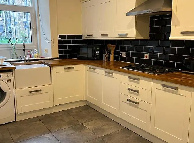 Victorian 3 Bedroom Main Door Flat, King Size Beds , Large Apartamento *