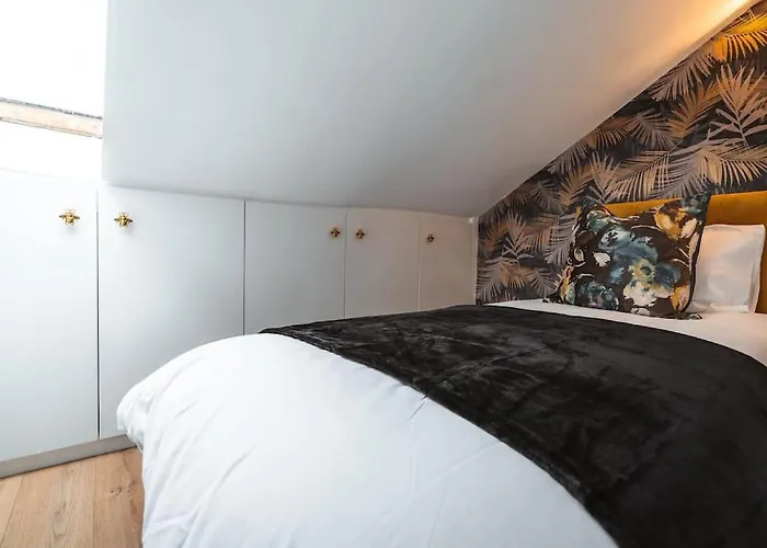 Appartement The West End Loft - 5* Retreat - Private Parking! *