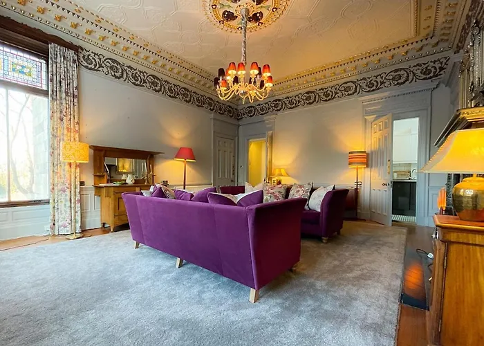 1 Bed Character Filled Appartement Glasgow