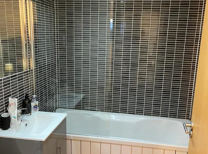 Apartamento Entire 2 Bedroom Beautiful Newly Furnished Flat *