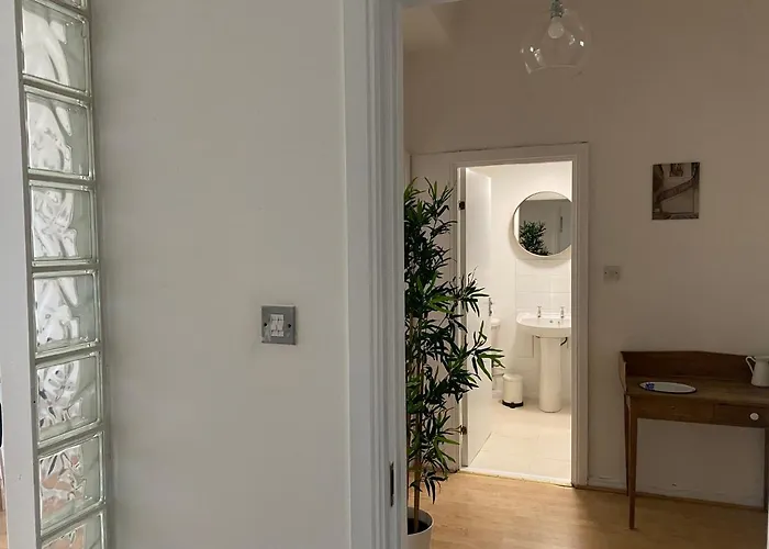 Lovely 1-bed In Merchant *