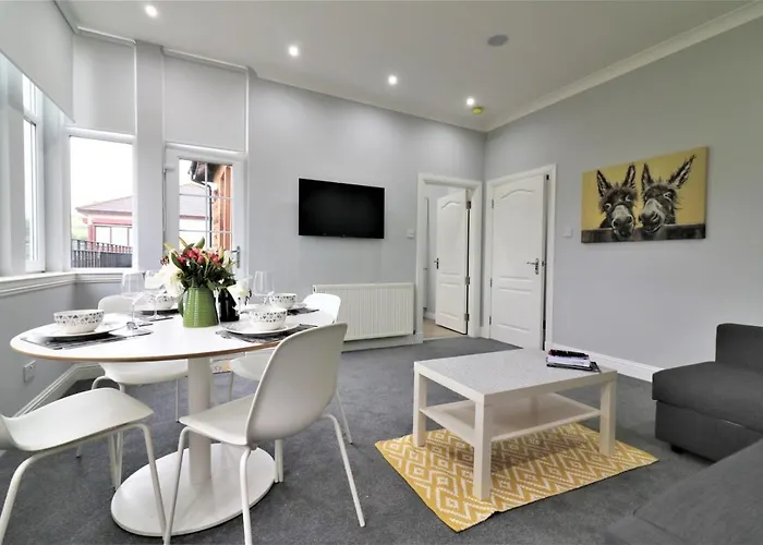 Signature - Greenlees Clubhouse Апартаменты Глазго