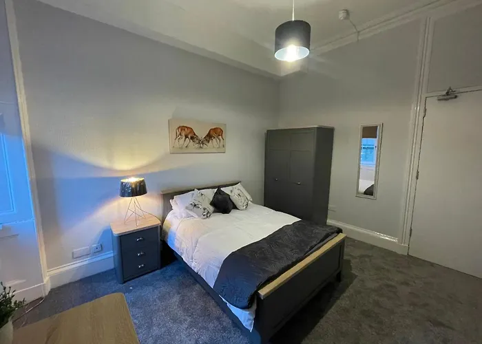 Traditional 5 Bedroom Centre Appartement