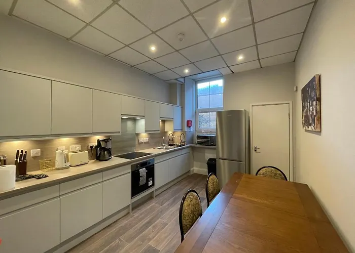 Traditional 5 Bedroom Centre Appartement *