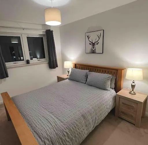 Modern 2 Bedroom Flat Near Centre 公寓