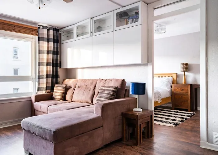 Lovely 1-bedroom With Balcony In West End *