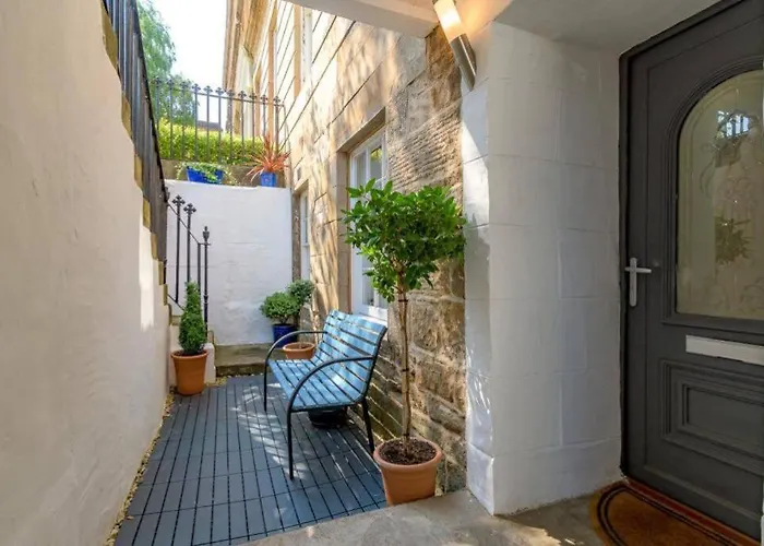 Lovely 2 Bedroom Garden Flat In Trendy West End * グラスゴー