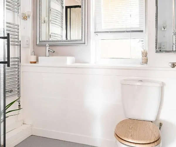 Apartman Lovely 1-bedroom With Balcony In West End Glasgow