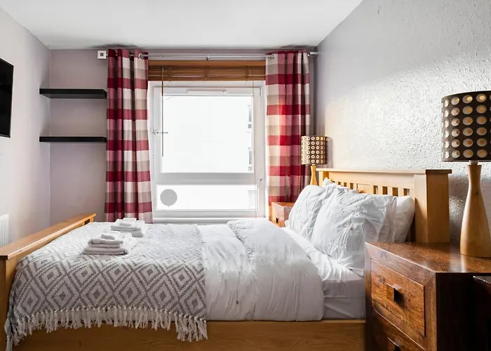 Lovely 1-bedroom With Balcony In West End * Glasgow