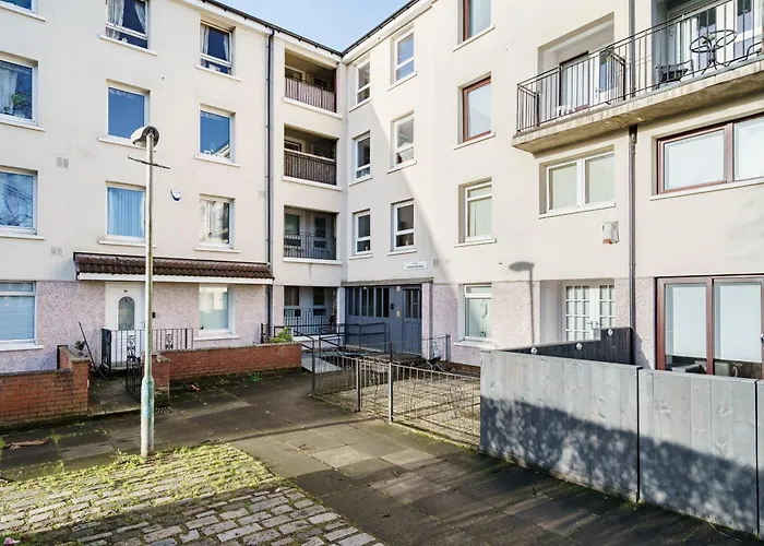 Lovely 1-bedroom With Balcony In West End Glasgow