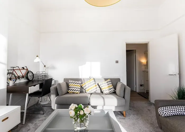 West End 5 Min Walk To Secc And Hydro Appartement