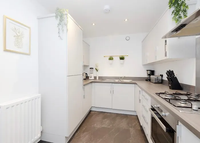 Ferienhaus Stylish 3br With Garden & Free Parking - Near O2 Academy & Centre *